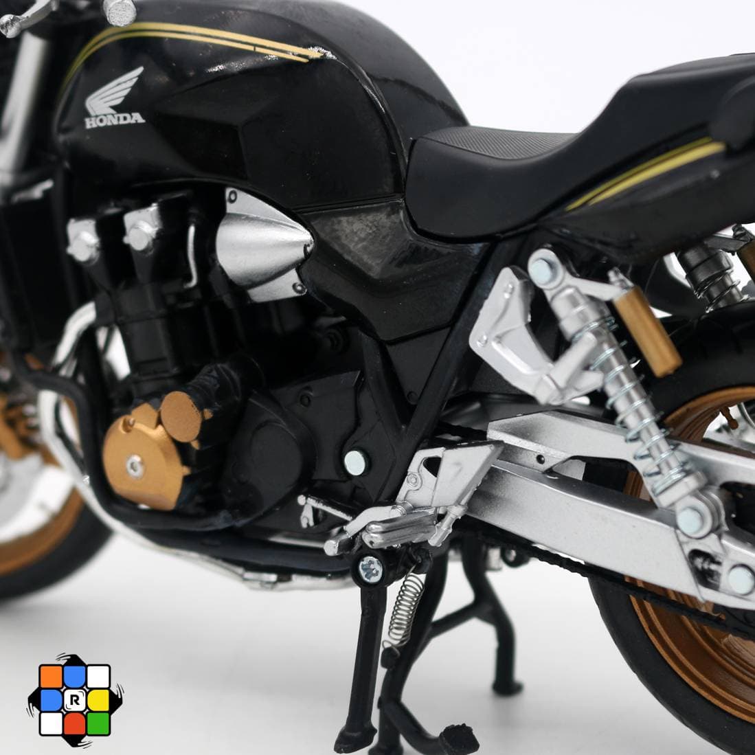 ماکت موتور هوندا CB1300 مقیاس 1/12 — تصویر ۴