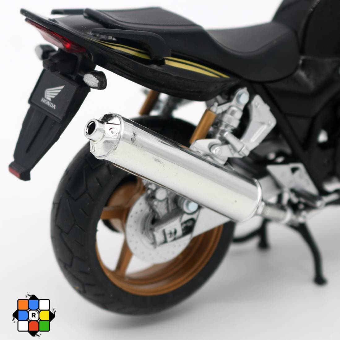 ماکت موتور هوندا CB1300 مقیاس 1/12 — تصویر ۷