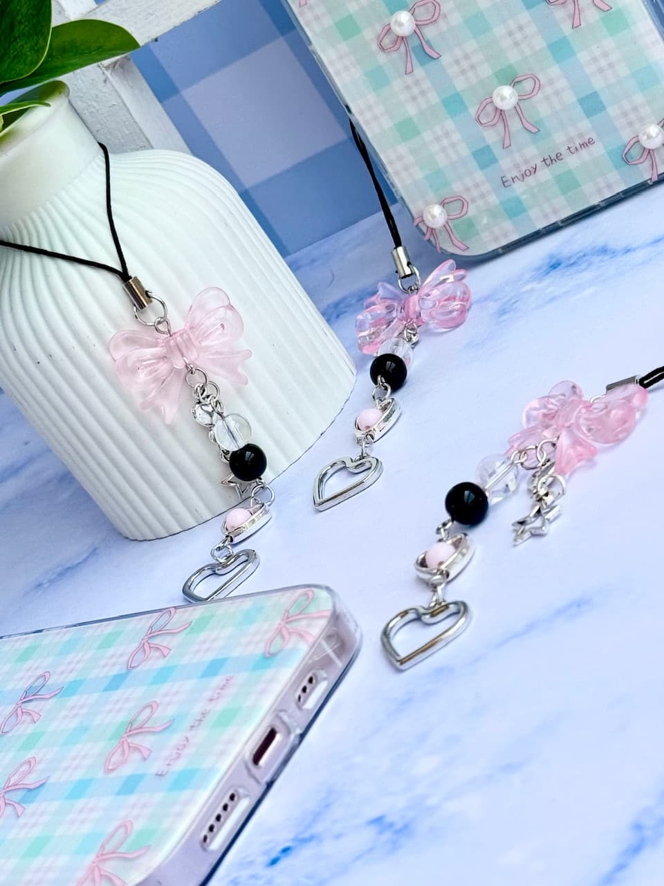 Pink Seoul با آویز (آیفون) — تصویر ۴