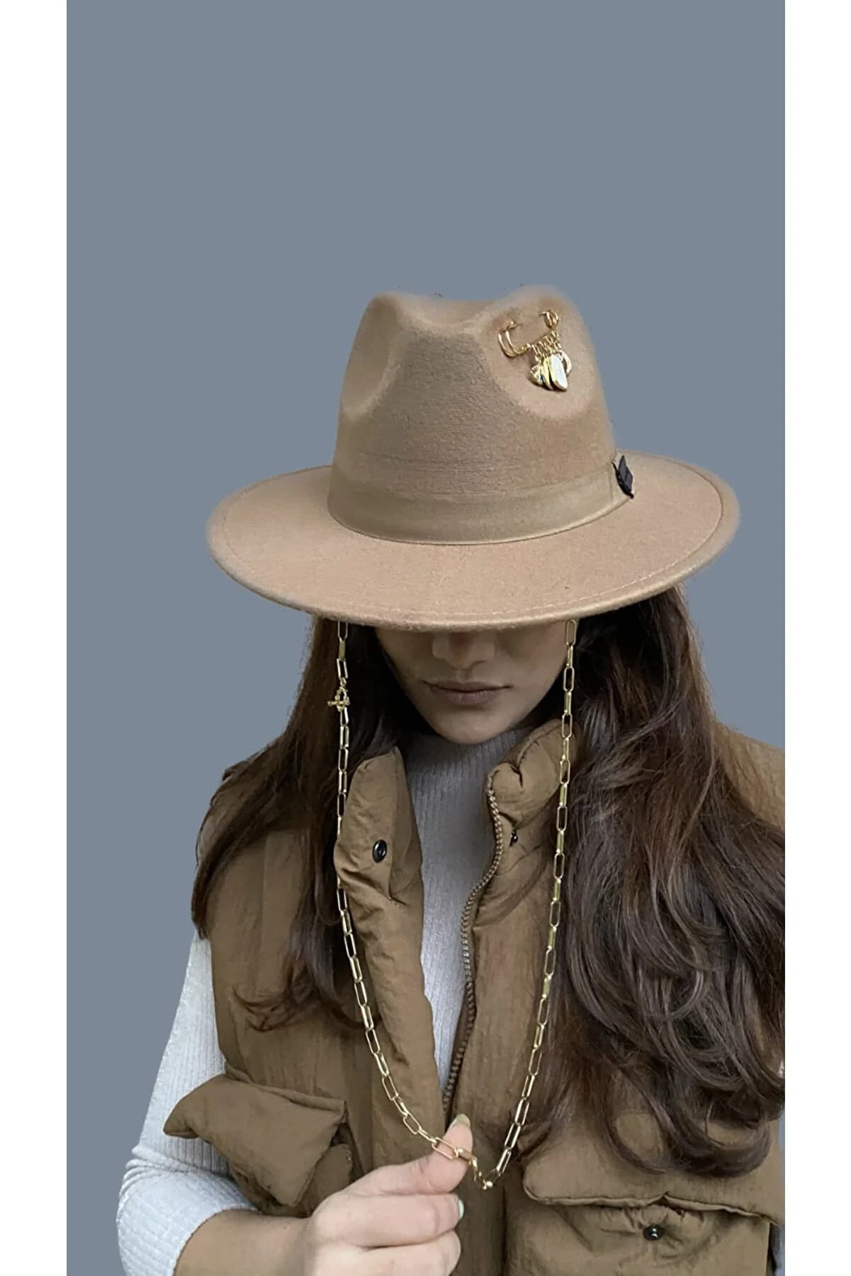 کلاه شاپوی فدورا کرمی سیر با اکسسوری لاویونسا laviyonsa Fedora Bej 404780360 — تصویر ۲