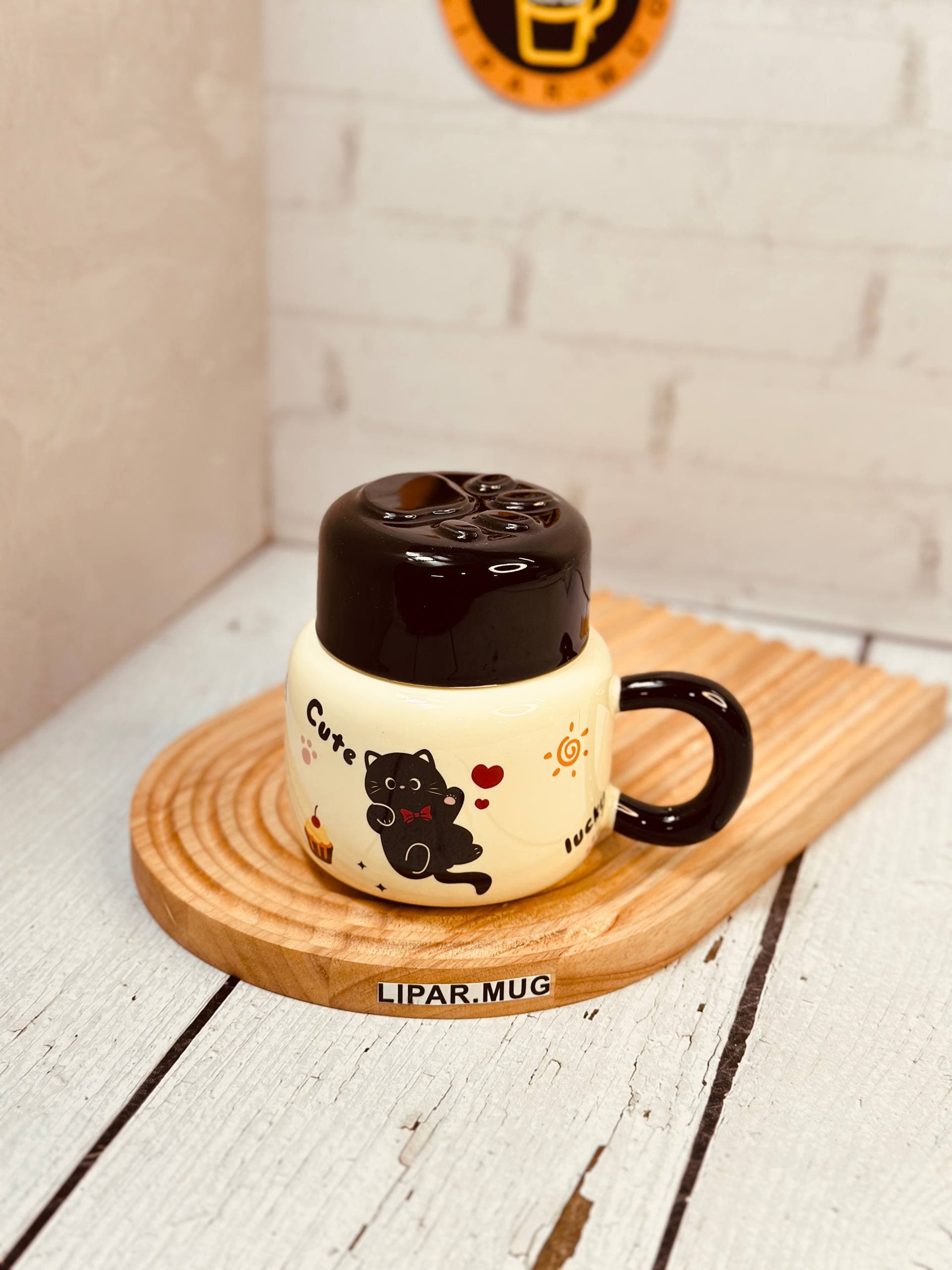 ماگ درب بطری کوتاه گربه مشکی کد 7317 — تصویر ۳