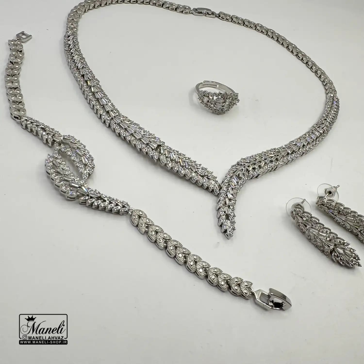 سرویس عروس استیل فول نگین مجلسی 14030268 — تصویر ۲