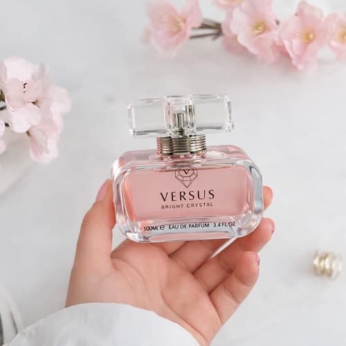 عطر ادکلن ورساچه برایت کریستال صورتی فرگرانس ورد | Versace Bright Crystal (Versus Bright Fragrance World) حجم 100 میل( شرکتی) — تصویر ۲