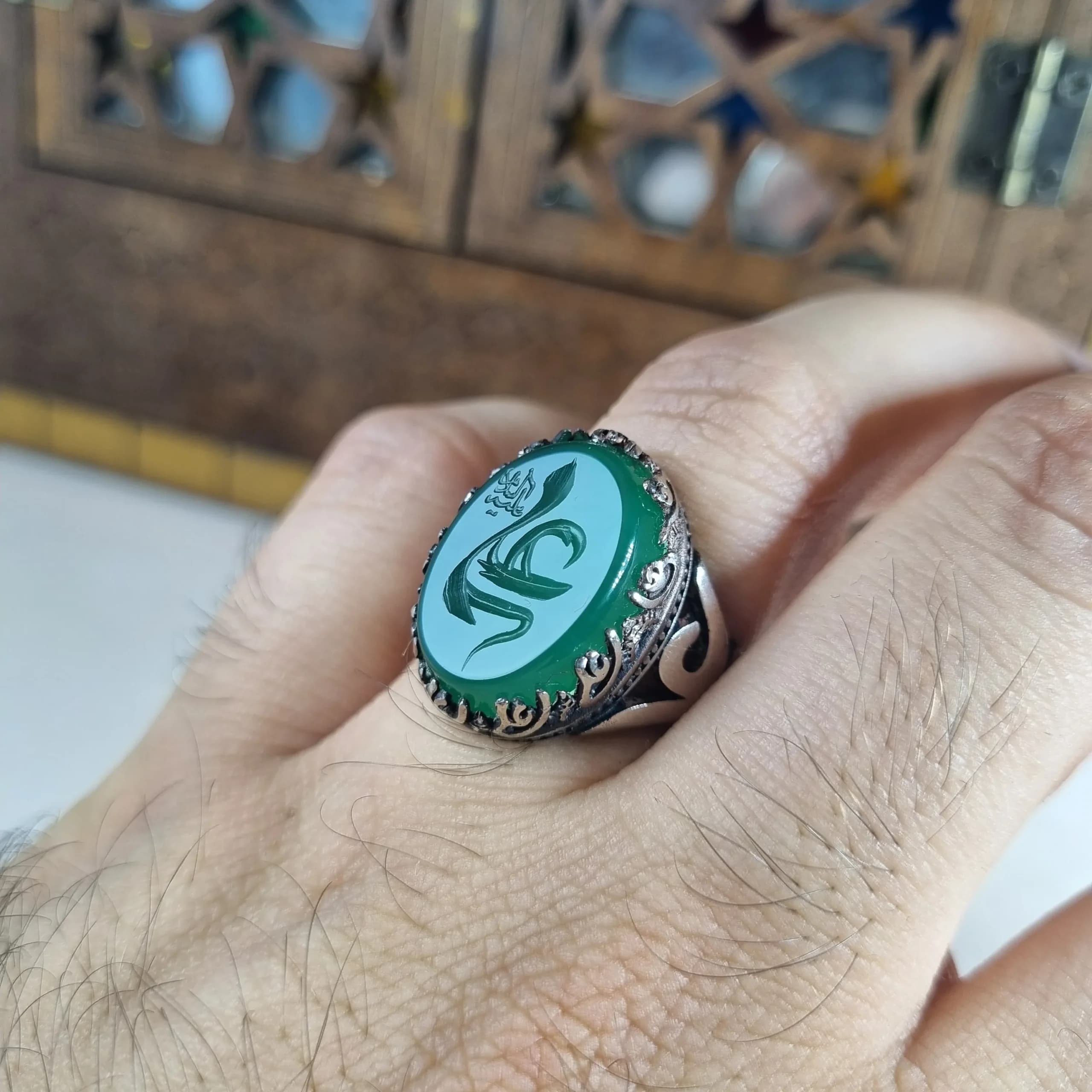 انگشتر مردانه نقره روس با نگین عقیق سبز حکاکی علی ع — تصویر ۵