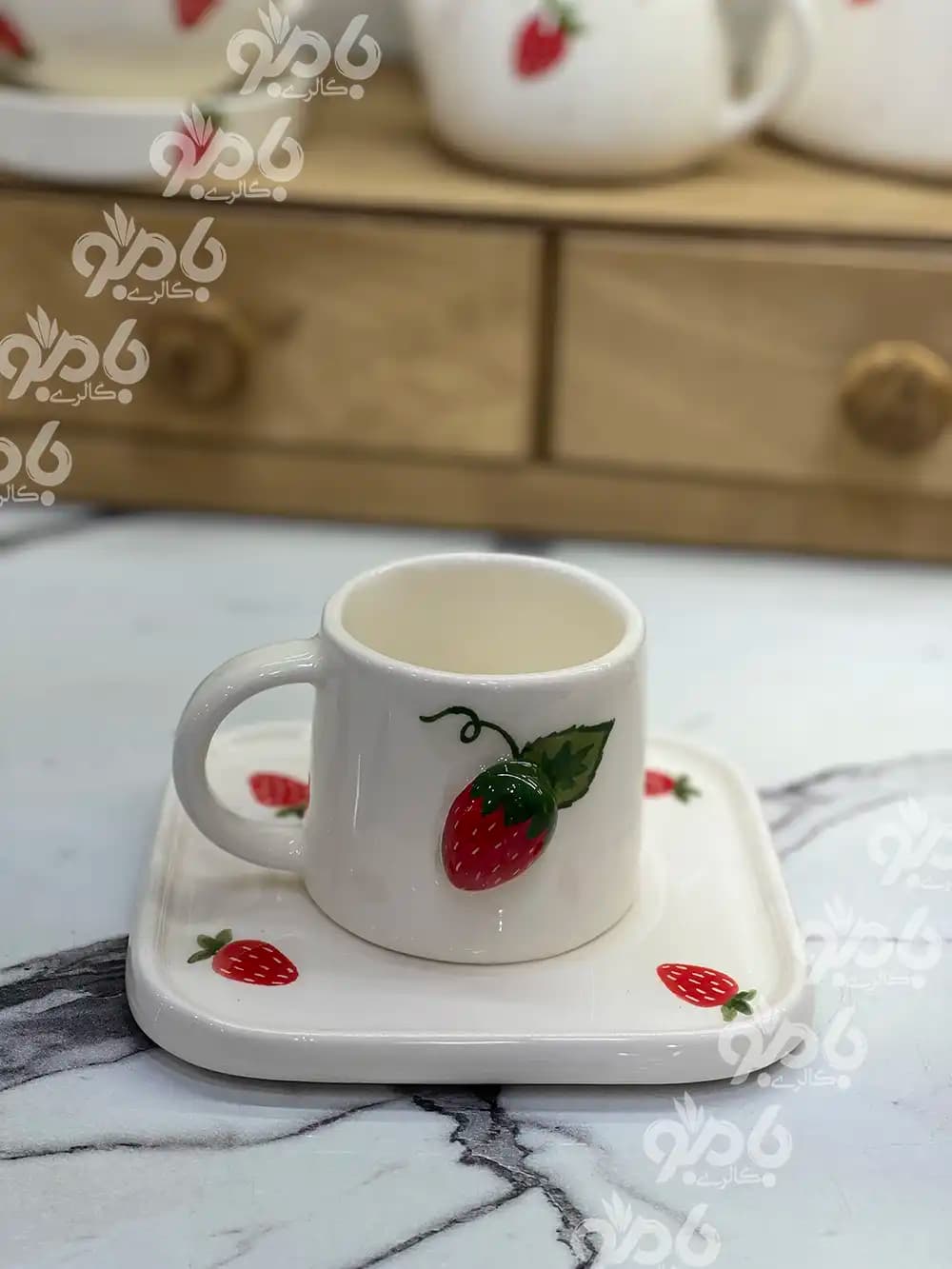 نعلبکی و زیر لیوانی سرامیکی مربع توت فرنگی — تصویر ۳