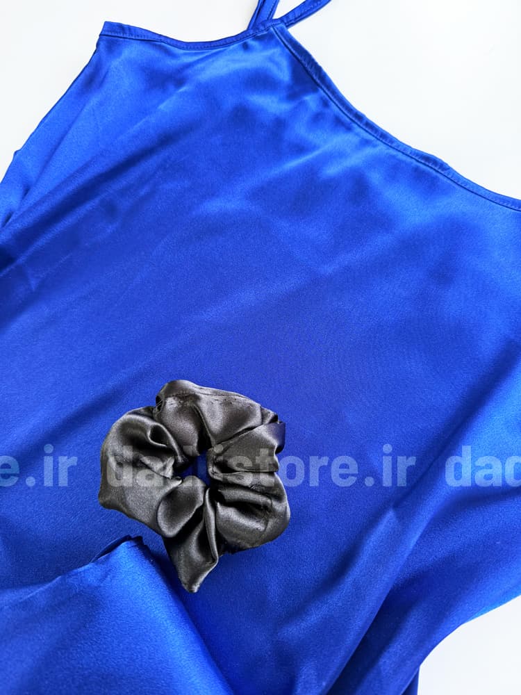 ست لباس خواب تاپ و شورتک ساتن ساده آبی کاربنی — تصویر ۵