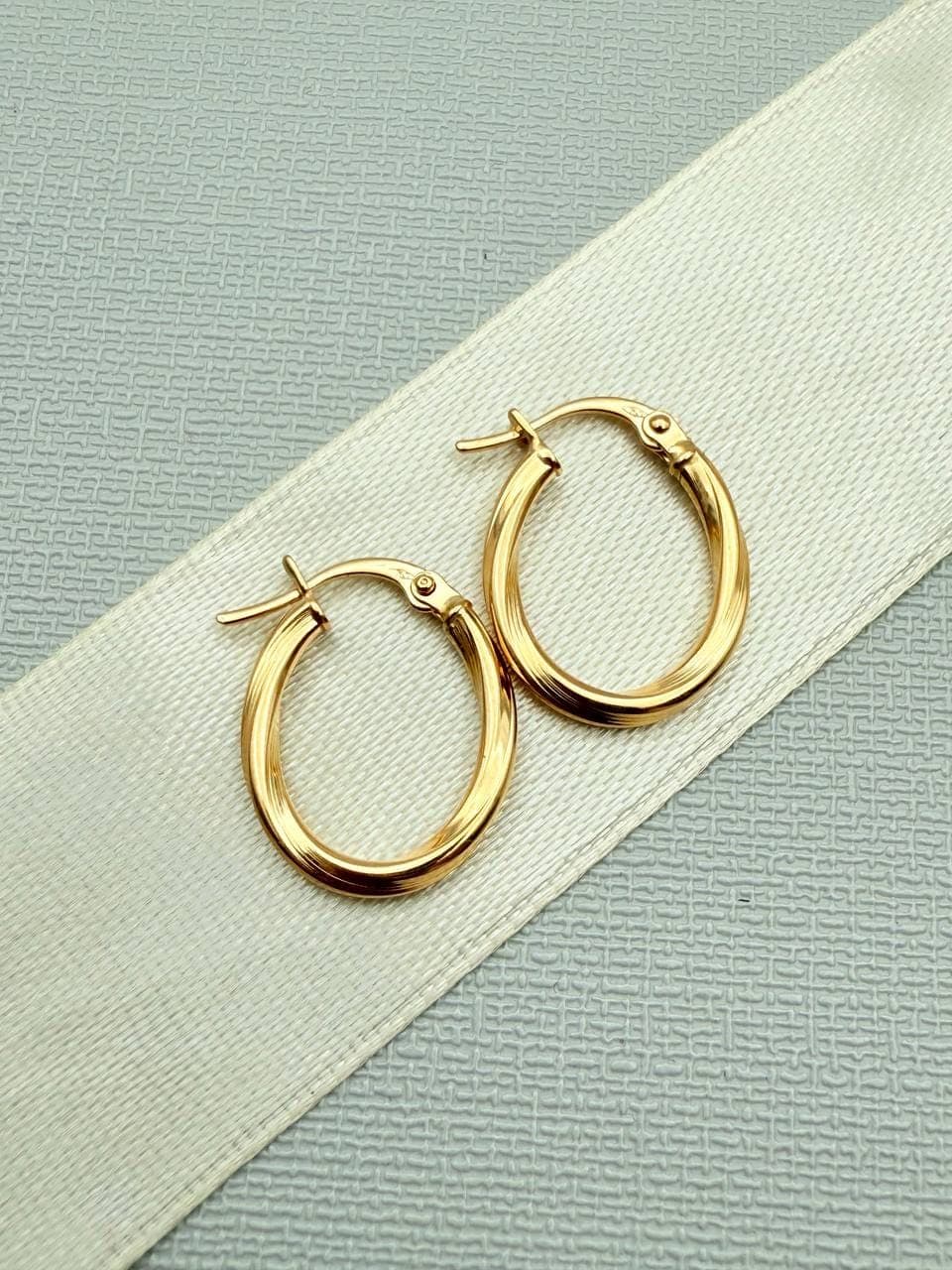 گوشواره بیضی پیچ