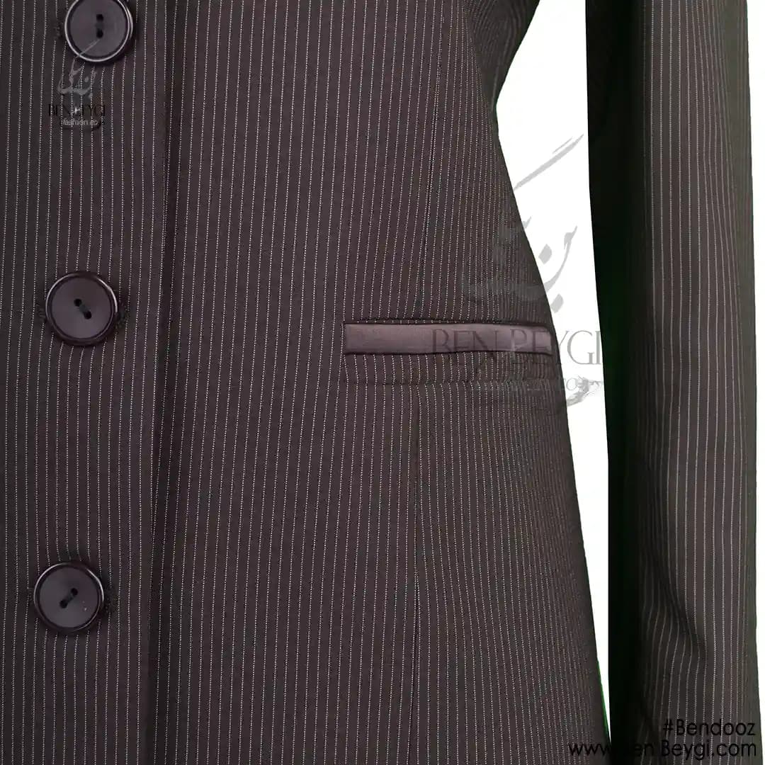 مانتو شلوار اداری قهوه ای طرح دیپلمات یقه ایستاده پارچه بزیاق کد 7517 — تصویر ۳