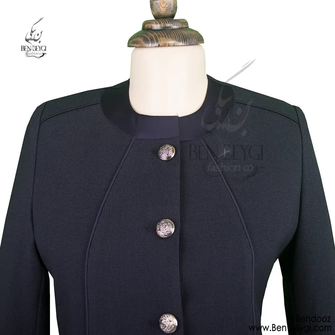 مانتو شلوار اداری بادمجانی یقه گرد مغزی دوزی جیب دار پارچه بزیاق کد 7485 — تصویر ۲