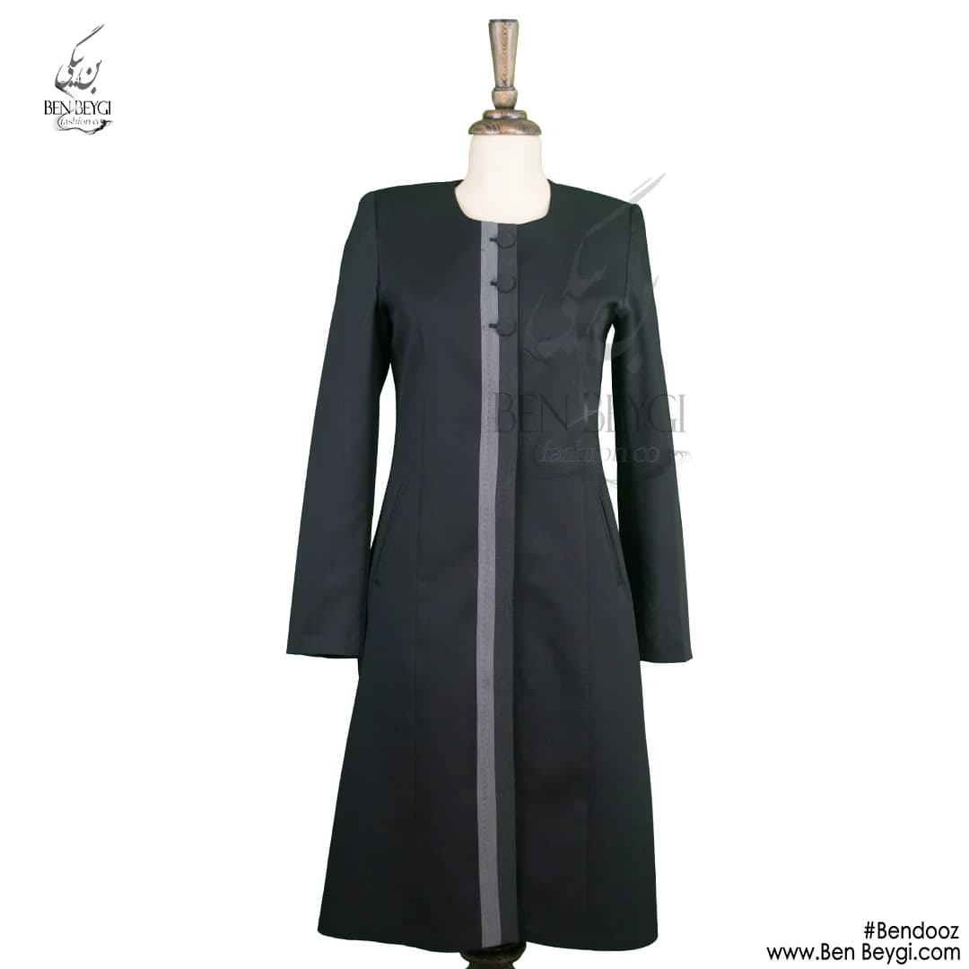 مانتو شلوار اداری مشکی یقه گرد سه دکمه بانتو دوزی نواردوزی پارچه فیونا کد 7303