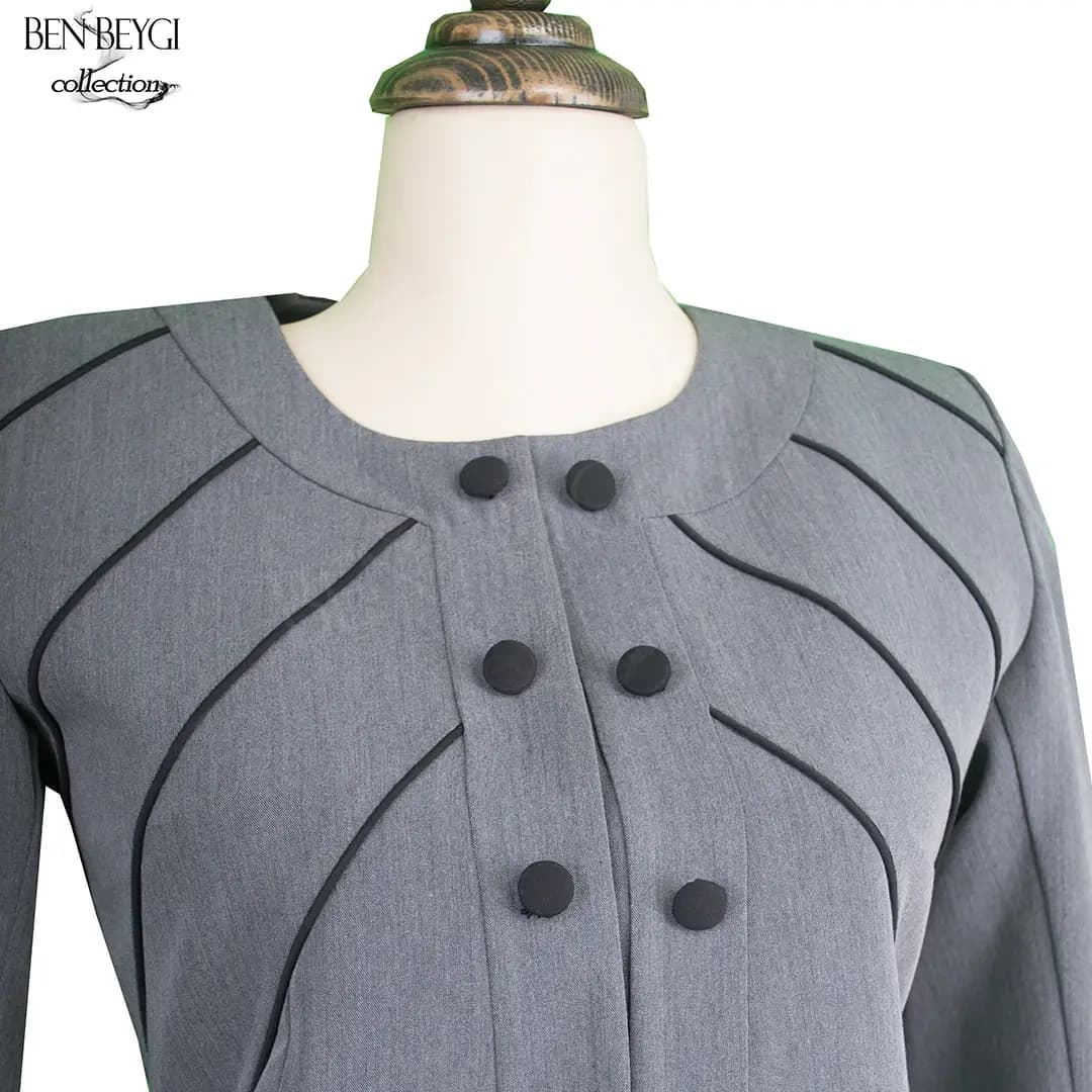 مانتو شلوار اداری طوسی 8 خط مغزی دوزی پارچه بزیاق کد 4763 — تصویر ۲