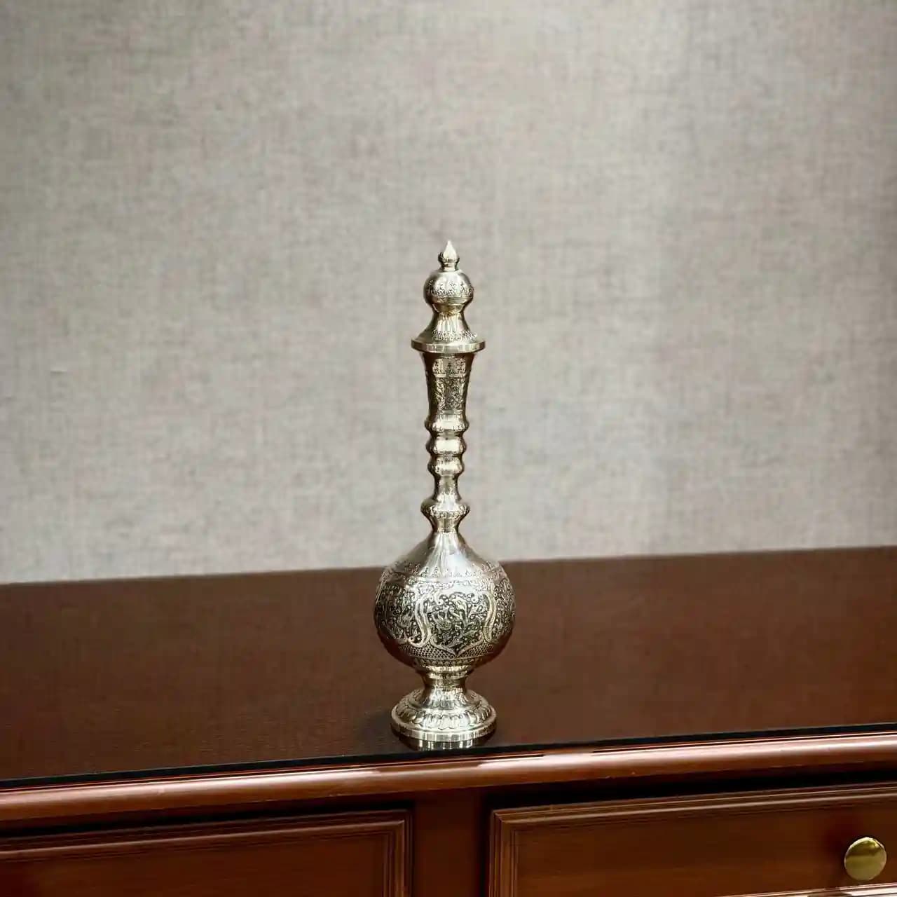 تنگ درب دار قلم گل و مرغ نقره — تصویر ۴