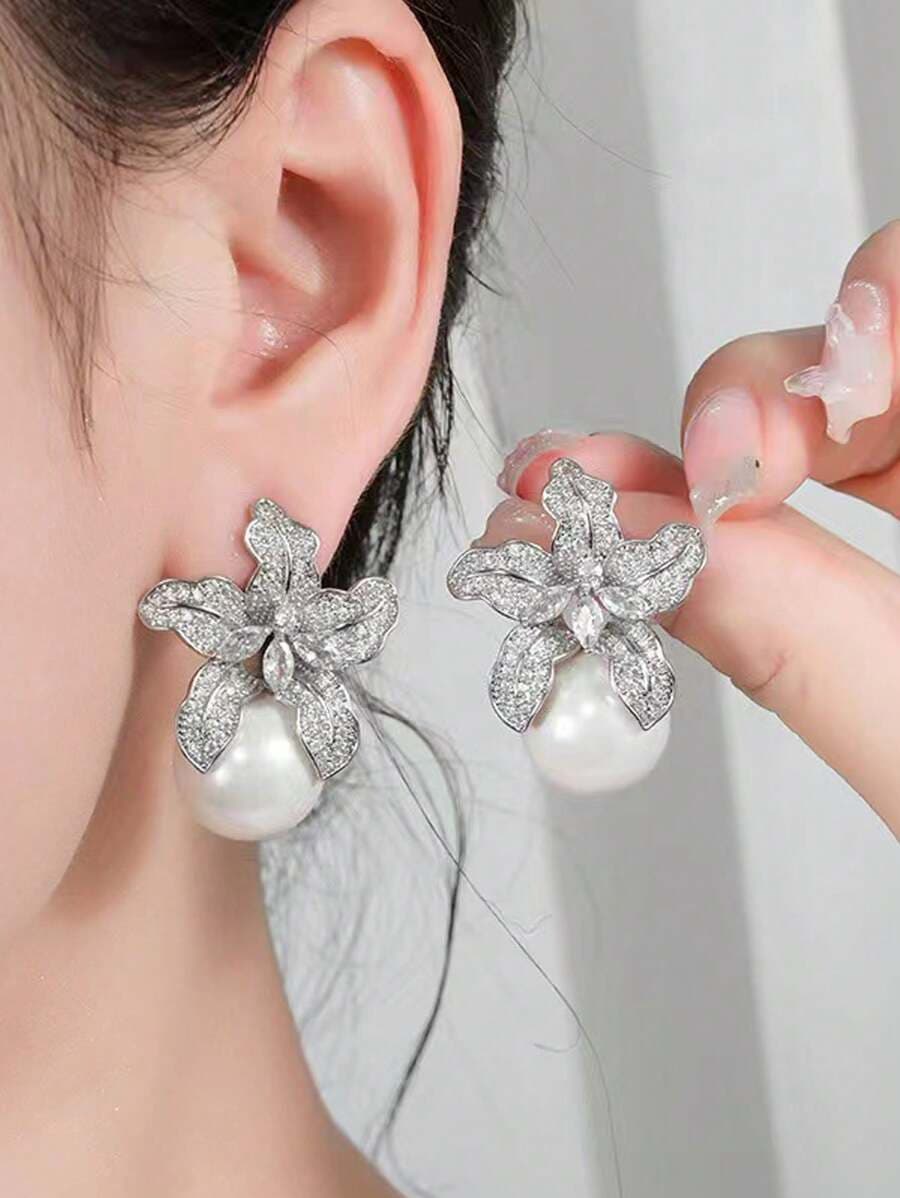 گوشواره گل‌دار نگین‌دار مدل Elegant Floral Rhinestone — 1 جفت — تصویر ۲