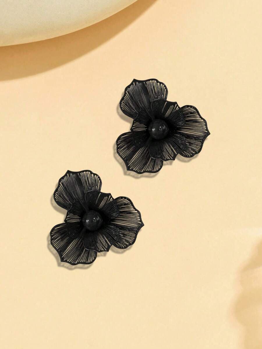 گوشواره میخی مدل White Petal (گل توخالی دو لایه) — 1 جفت — تصویر ۲