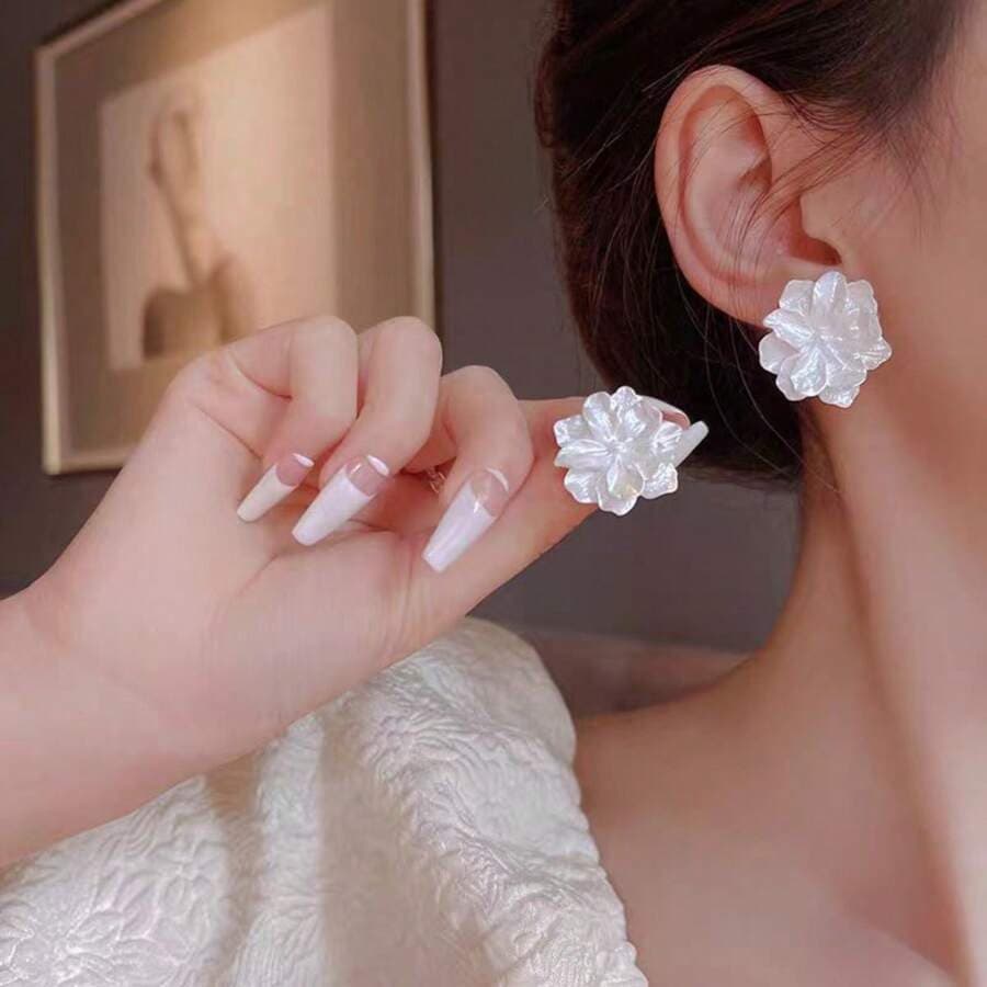 گوشواره 1 جفت — مدل گل سفید (White Flower) — تصویر ۲