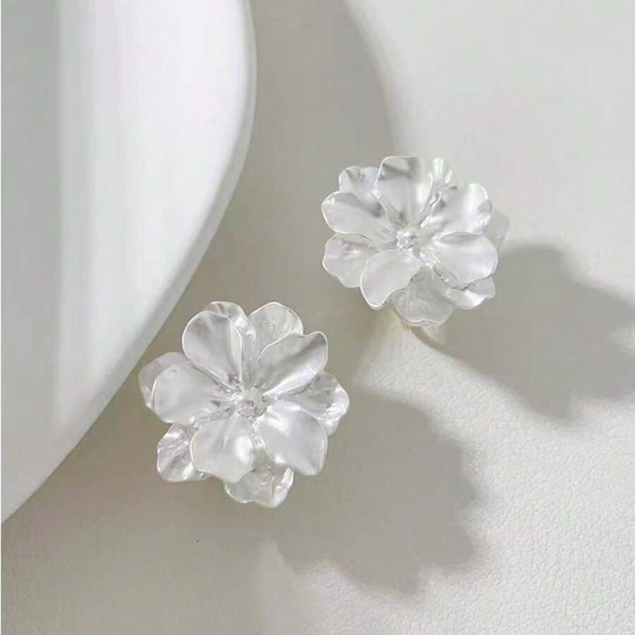 گوشواره 1 جفت — مدل گل سفید (White Flower) — تصویر ۴
