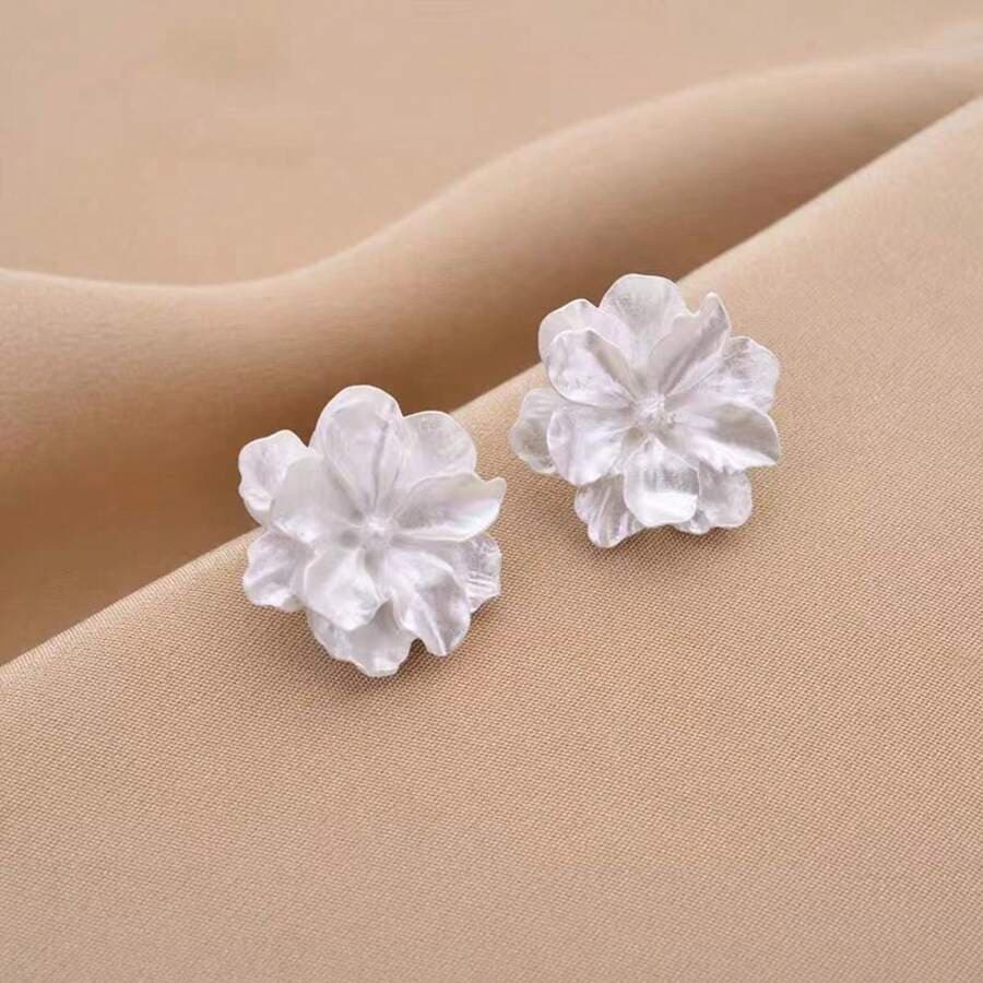 گوشواره 1 جفت — مدل گل سفید (White Flower) — تصویر ۳