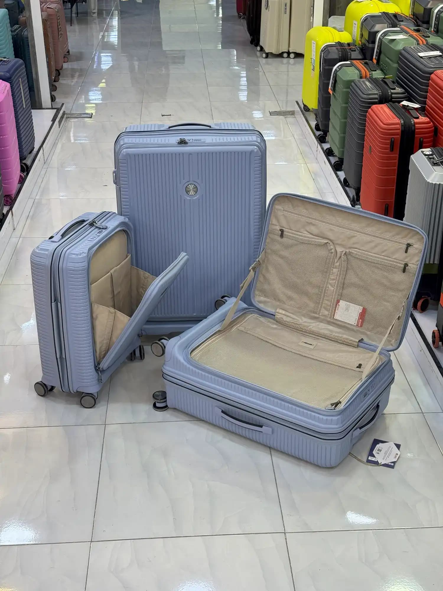 چمدان فایبرگلاس برند ویراژ رنگ آبی مدل V 2226 — تصویر ۲