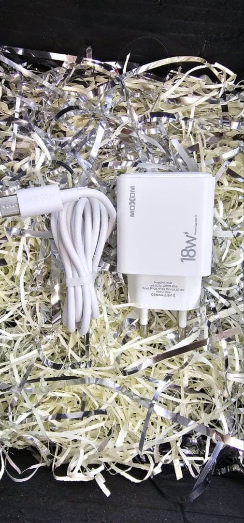 آداپتور شارژر موکسوم مدل MOXOM MX-HC132 18W — تصویر ۲