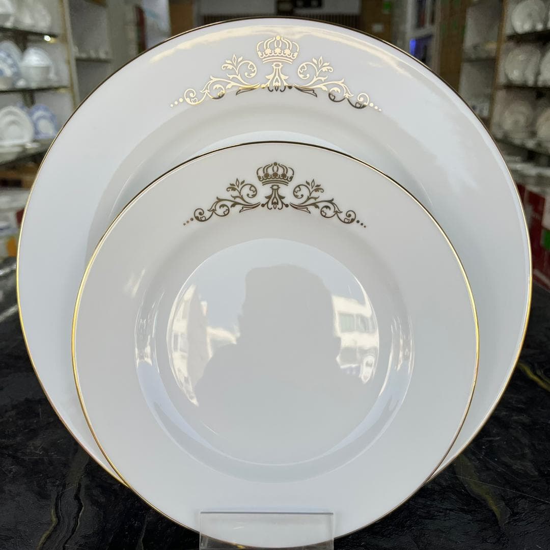 سرویس ۲۸ پارچه ۶ نفره کویین طلایی