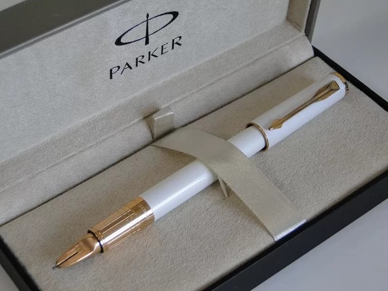 قلم پارکر مدل اینجنیتی لاک صدفی گیره طلا | Parker Ingenuity Slim Pearl with Gold Trim
