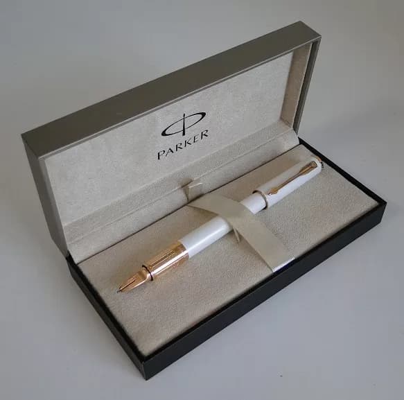 قلم پارکر مدل اینجنیتی لاک صدفی گیره طلا | Parker Ingenuity Slim Pearl with Gold Trim — تصویر ۲