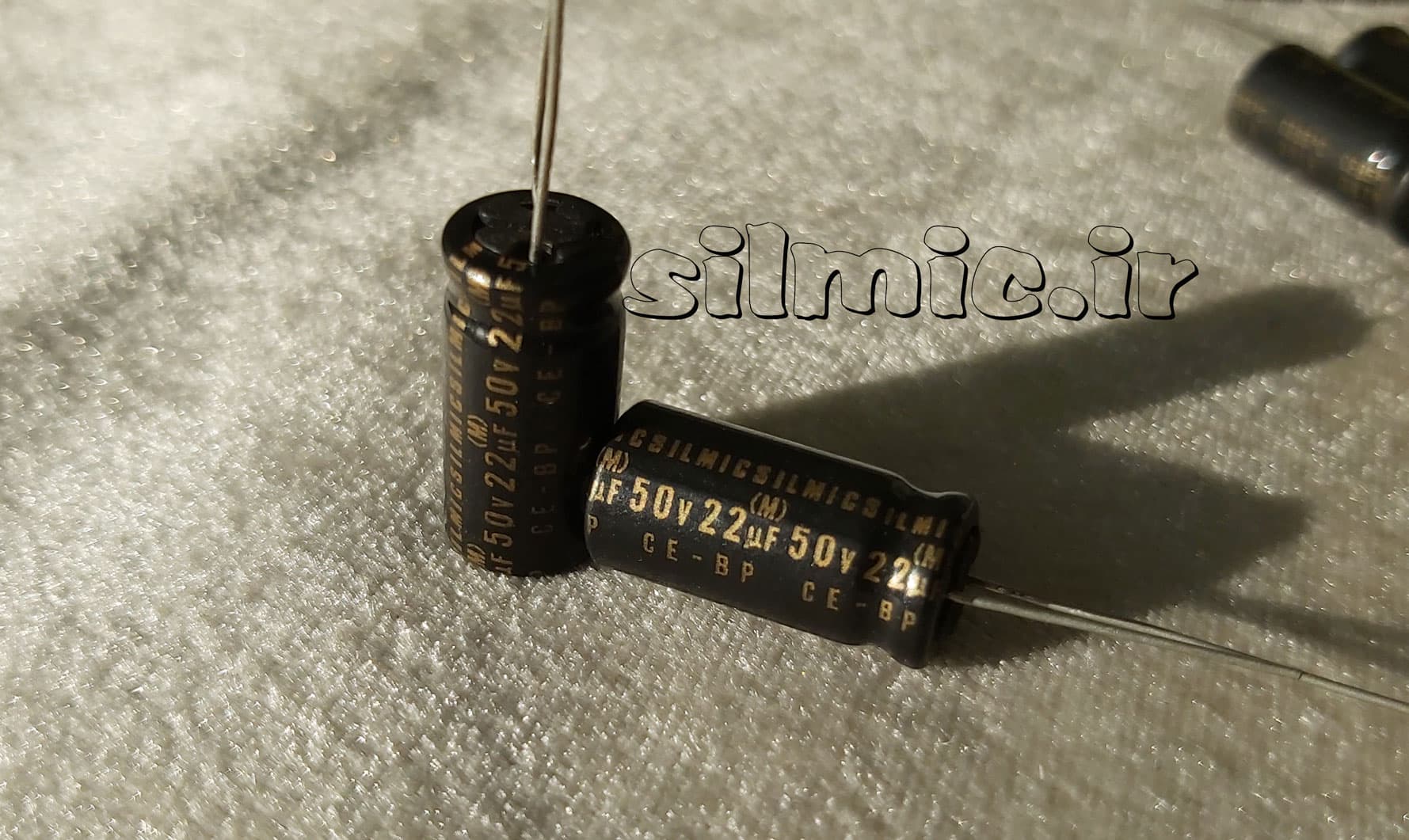 خازن بی پلار های گرید صوتی 22 میکرو فاراد 50 ولت النا ژاپن سری RBS SILMIC