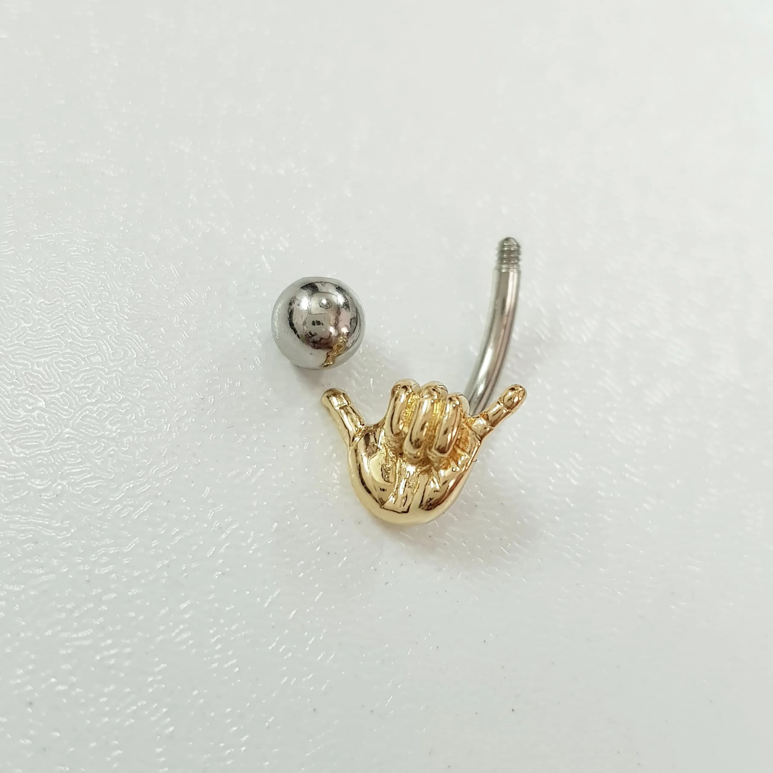 پرسینگ ناف طلایی طرح دست ، جنس استیل جراحی (Surgical Steel) — تصویر ۴
