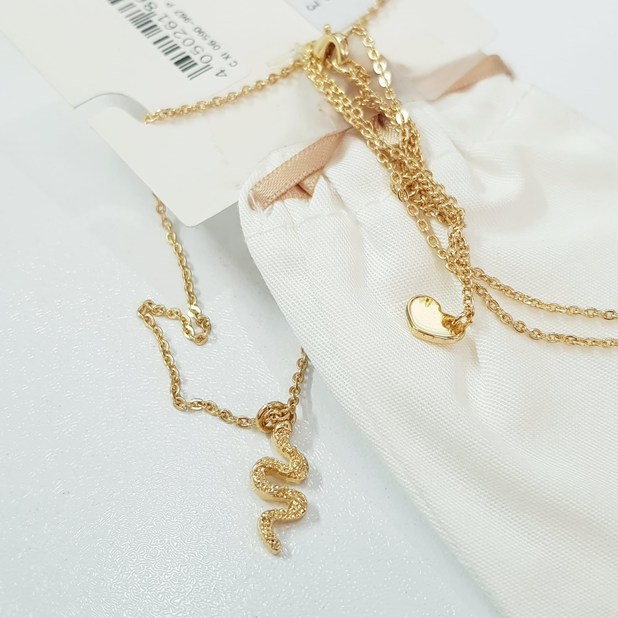 گردنبند آبکاری طلا آویز مار با کیف مخصوص اکسسوری برند Accessories کد ۱۹۰۹۴ — تصویر ۳