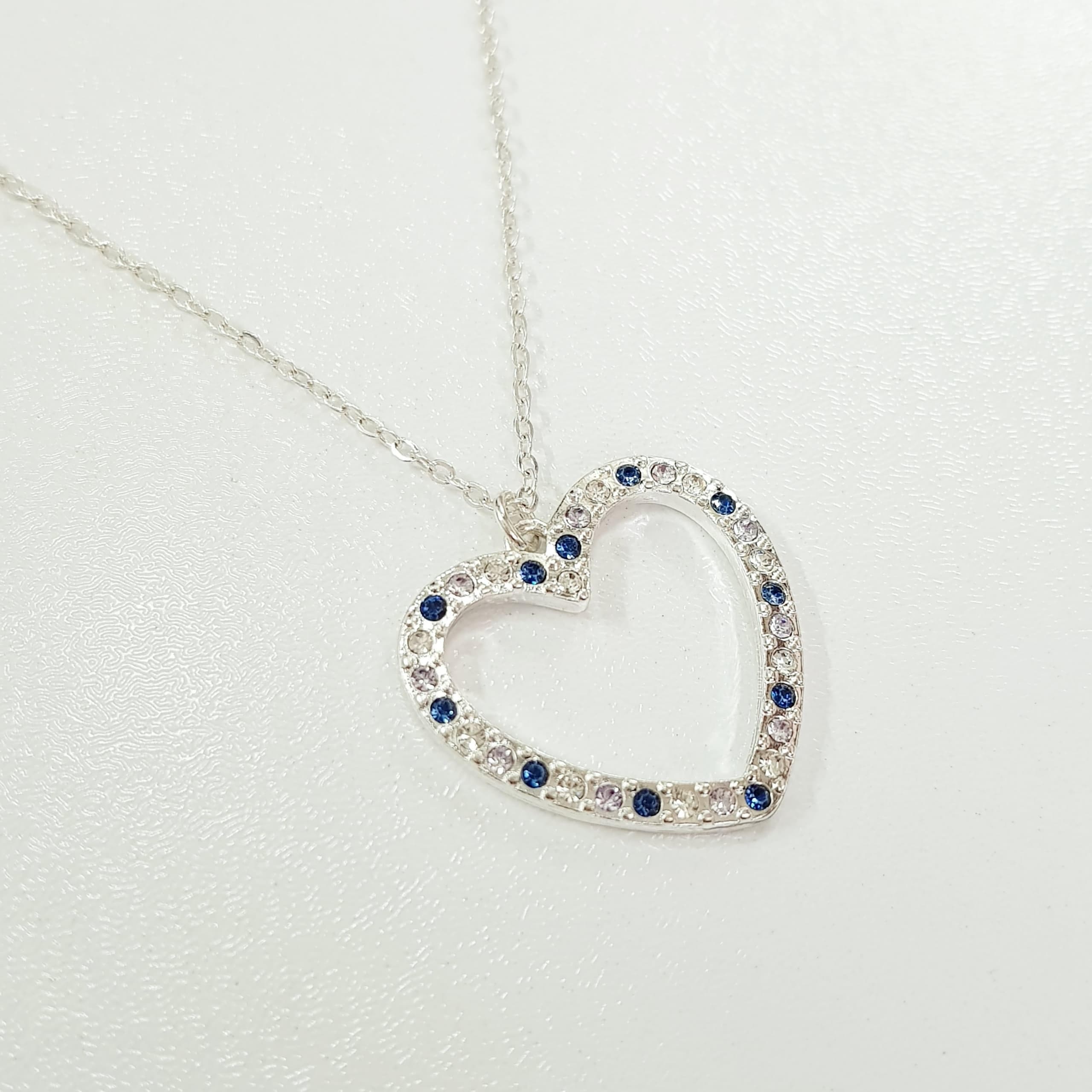 گردنبند رولباسی نقره ای آویز قلب نگین دار برند Accessories