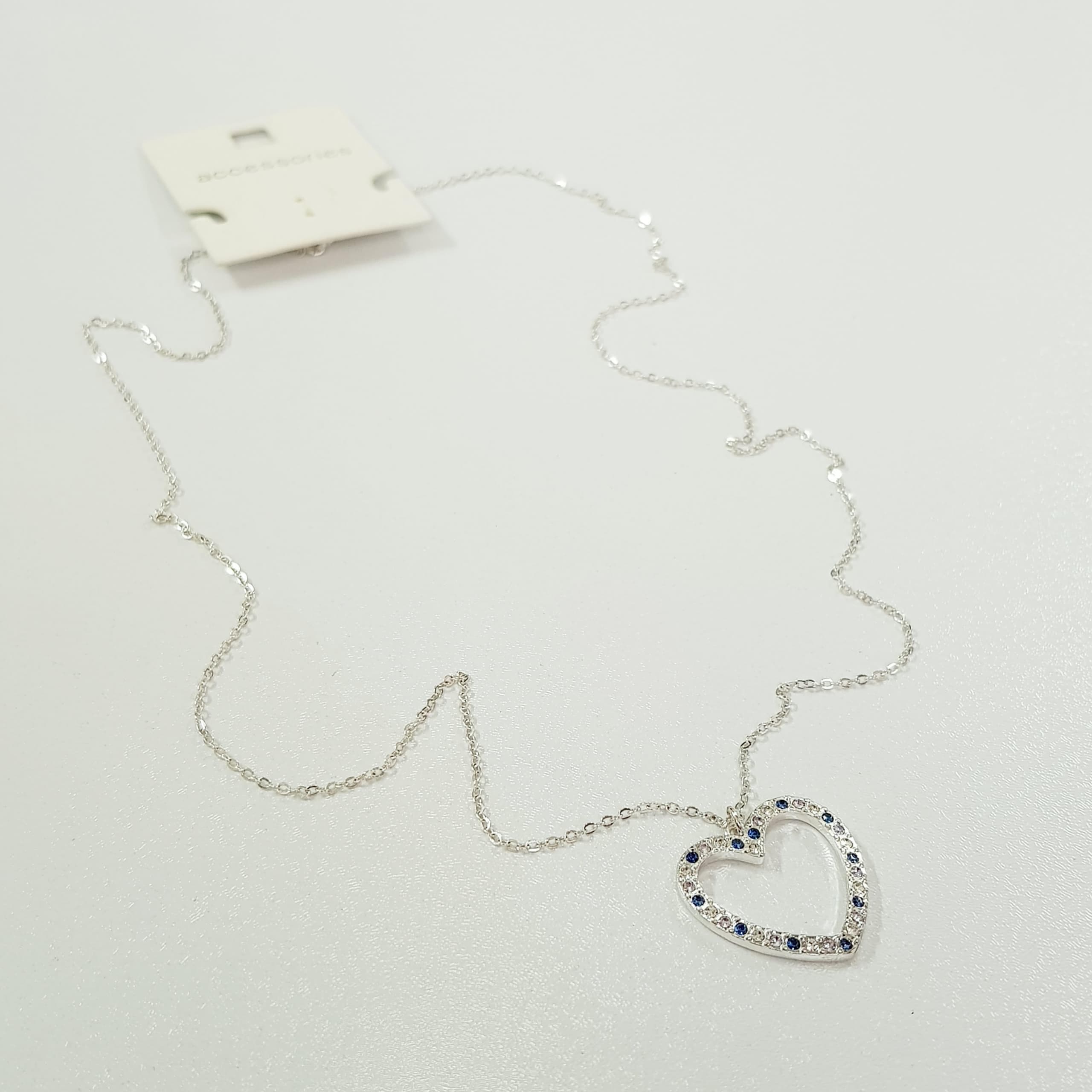 گردنبند رولباسی نقره ای آویز قلب نگین دار برند Accessories — تصویر ۲
