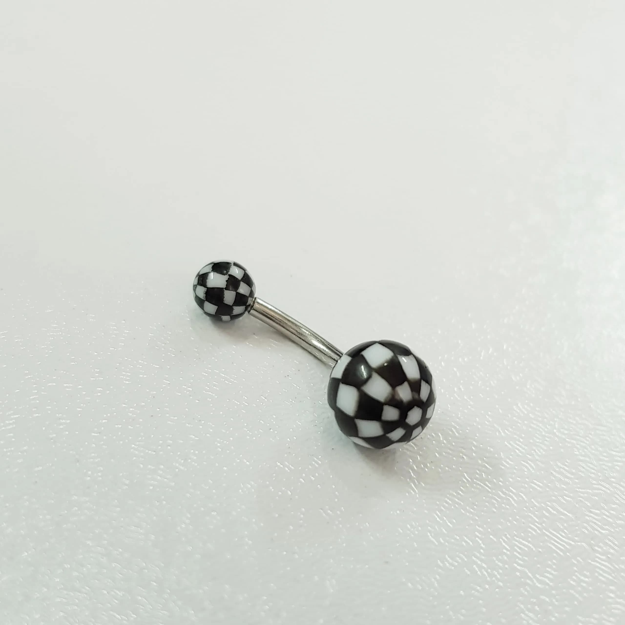 پیرسینگ ناف مدل شطرنجی ، جنس استیل جراحی (Surgical Steel) ضد حساسیت — تصویر ۳
