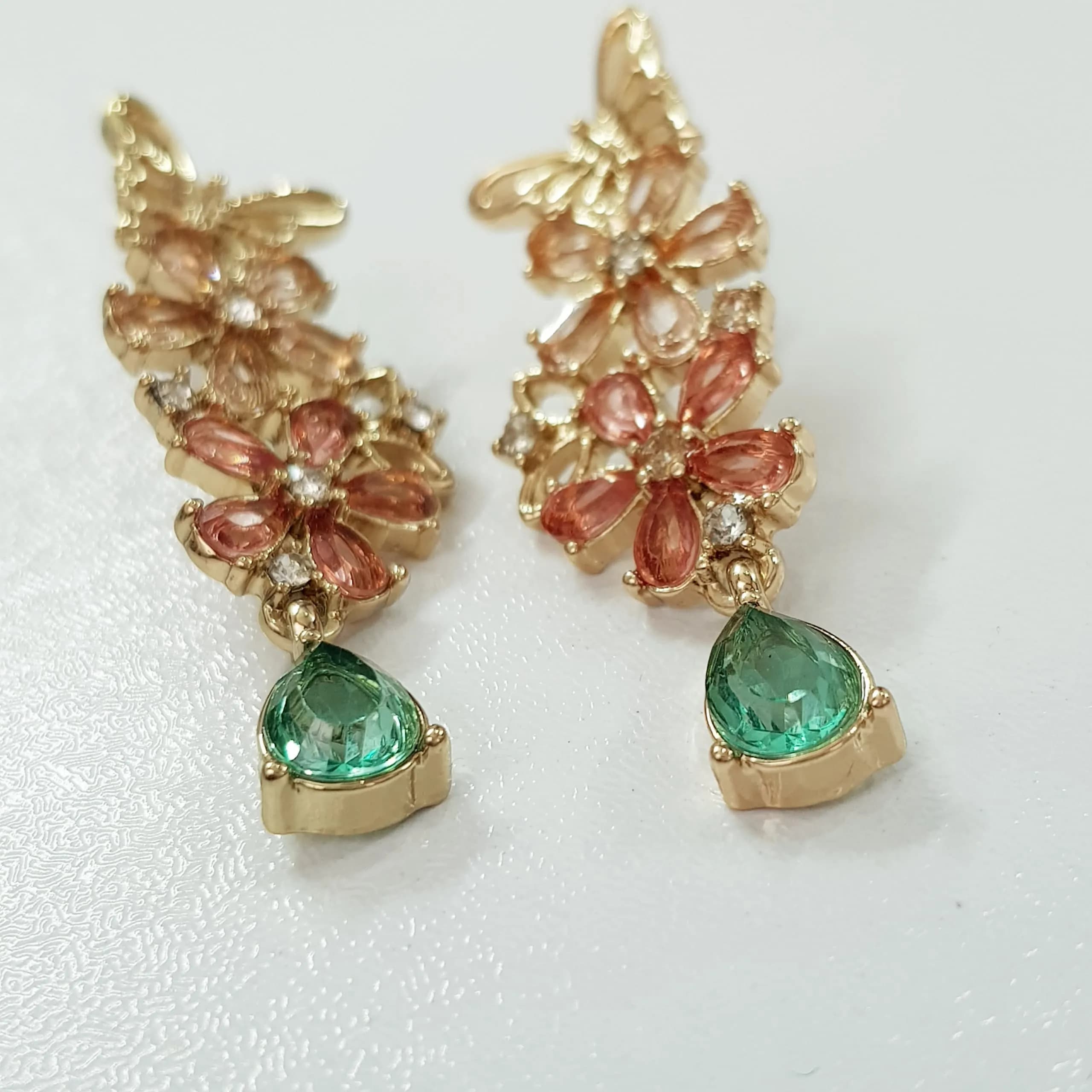 گوشواره طلایی آویز پروانه نگین دار — تصویر ۶
