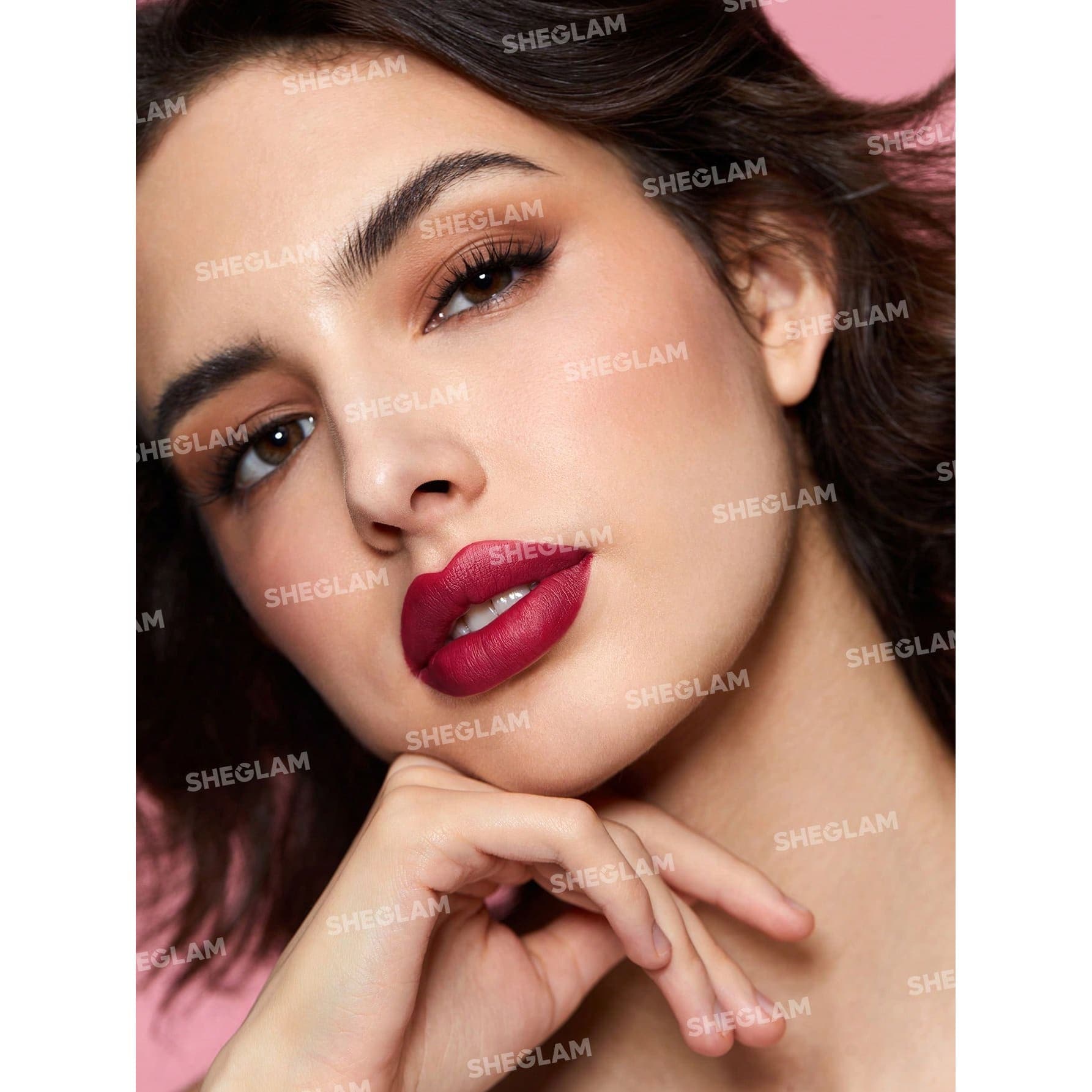 رژ لب مایع مات شیگلم رنگ Attraction — تصویر ۳