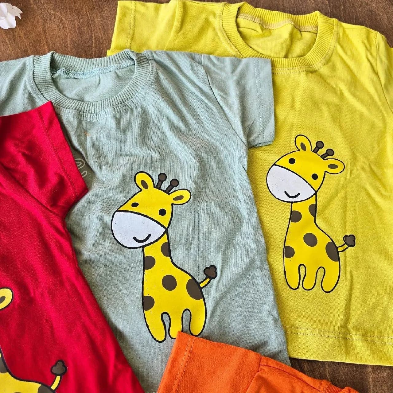 تیشرت تک زرافه cute سایز 35 تا 45 کد 4337 — تصویر ۲