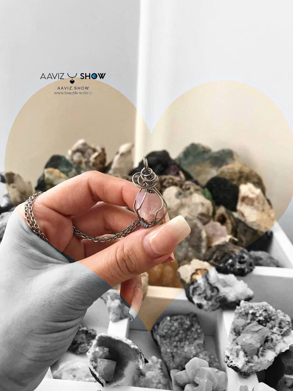 گردنبند مفتولی رز کوارتز با قاب مفتولی ویژه نمونه راف و معدنی A1058 — تصویر ۴