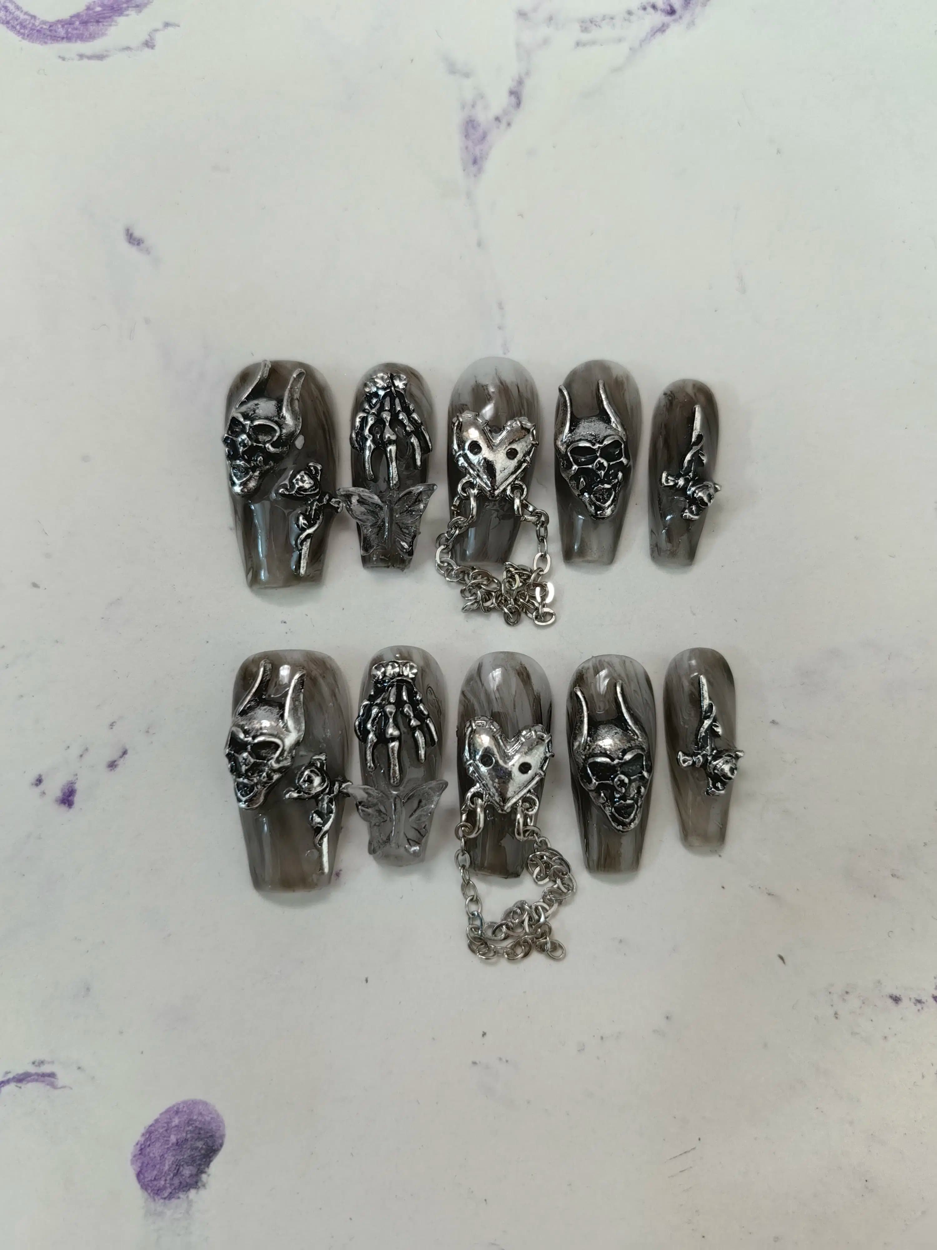 ناخن مصنوعی مدل مشکی طوسی طرح اسکلت و قلب زنجیردار دارک راسا – RSN0241 — تصویر ۷