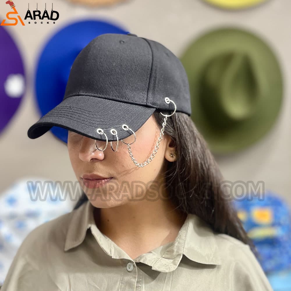 کلاه بیسبالی مشکی پیرسینگ دار