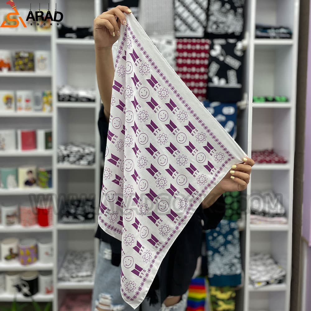 باندانا نخی طرح بی تی اس و لبخند