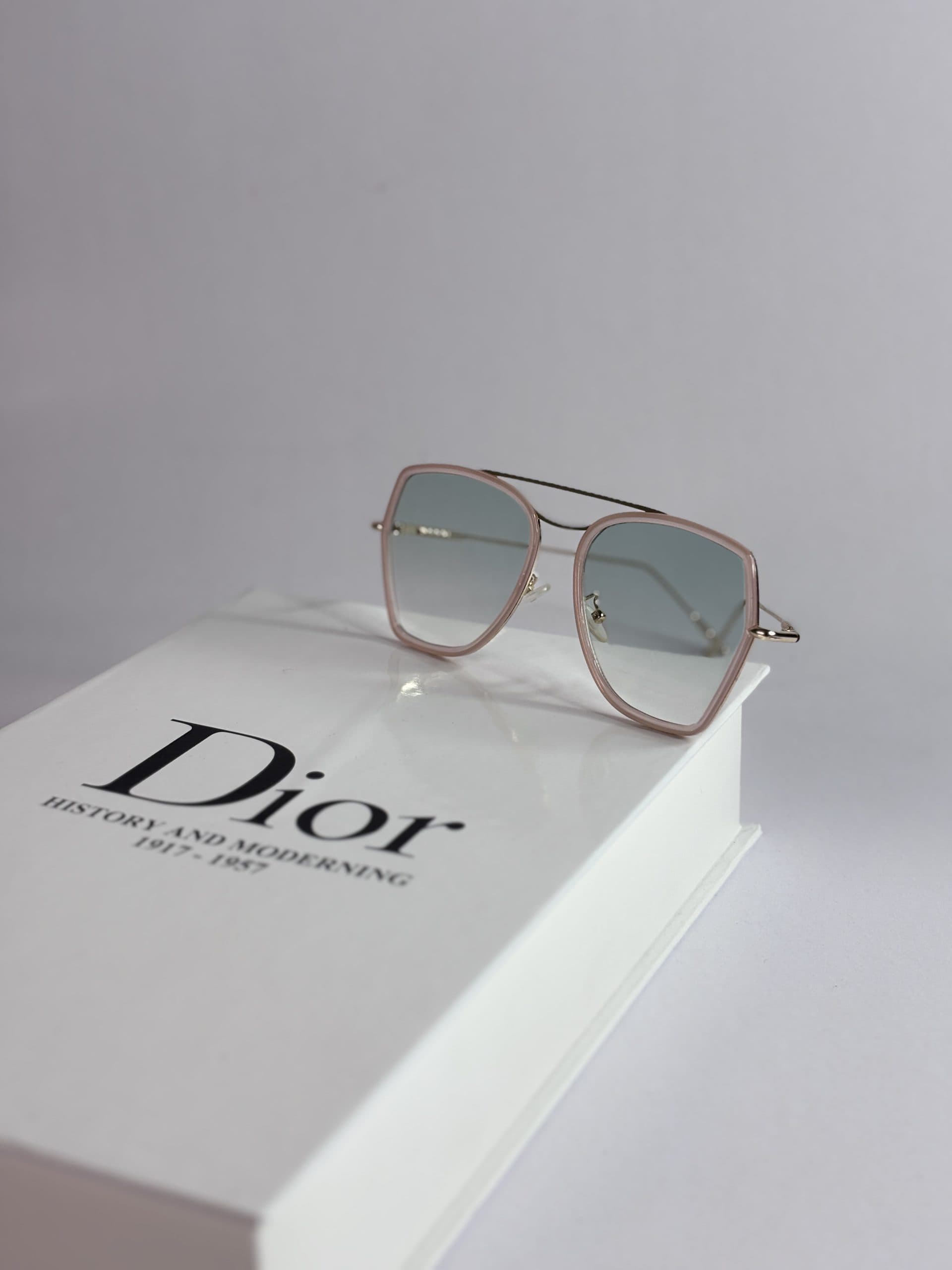 عینک افتابی برند Dior زنانه دخترانه کلاسیک ترند یووی ۴۰۰ — تصویر ۲