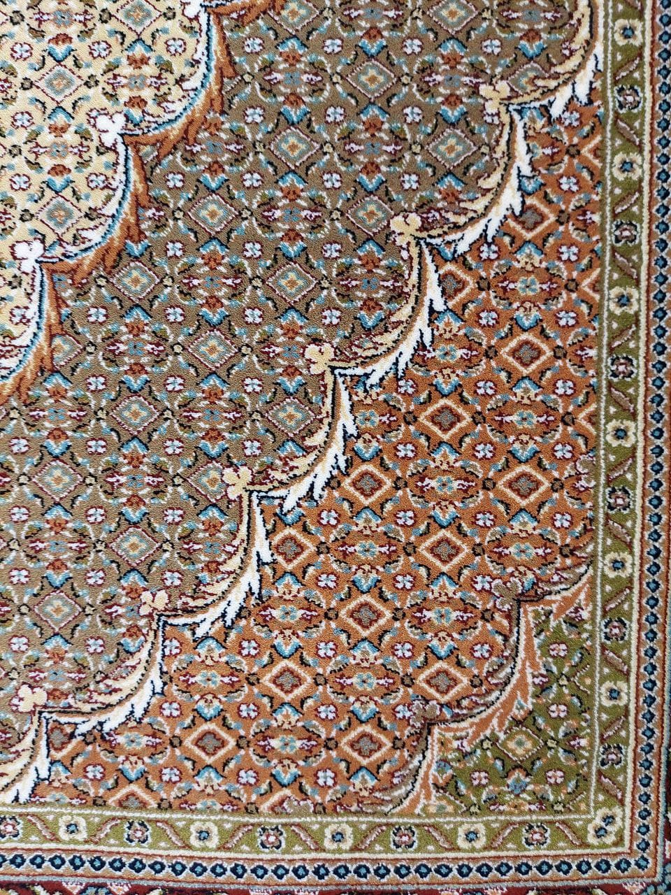 فرش ریز ماهی سرمه ای حاشیه گلبهی 700 شانه — تصویر ۳