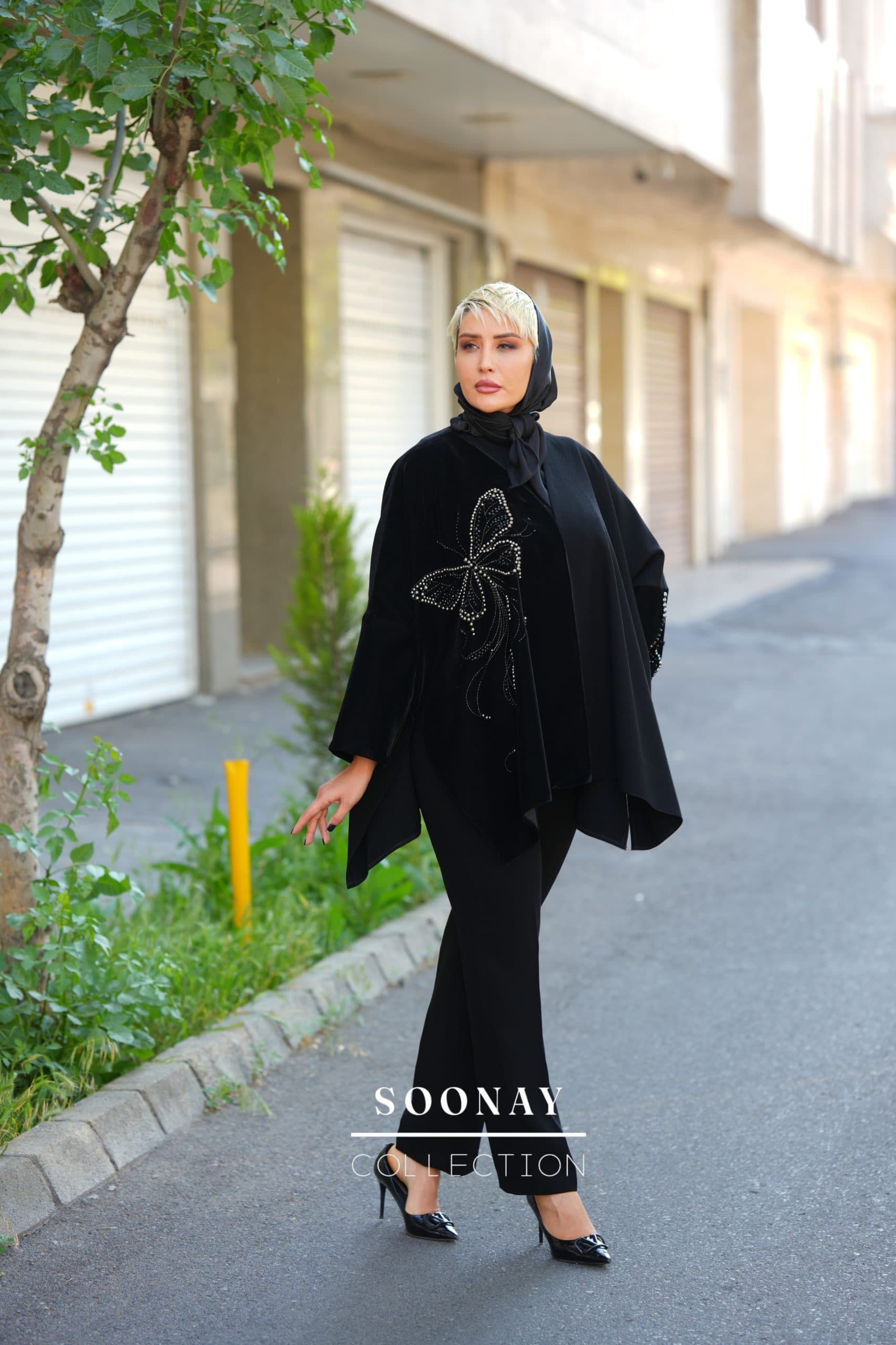مانتو پانچو مشکی مجلسی طرح MARIPOSA NEGRA — تصویر ۲
