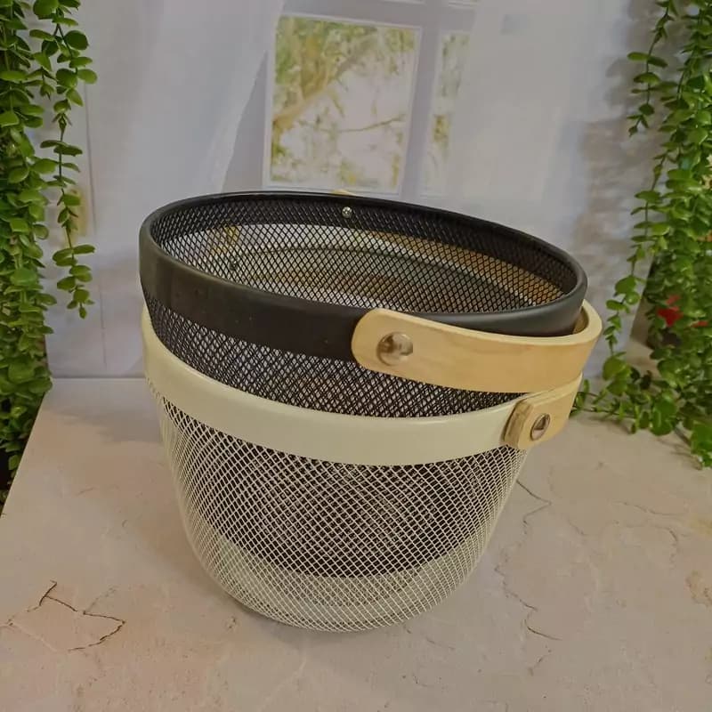 سبد فلزی ایکیا طرح دایره با دسته چوبی وارداتی — تصویر ۳