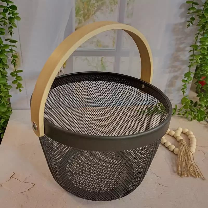 سبد فلزی ایکیا طرح دایره با دسته چوبی وارداتی — تصویر ۴