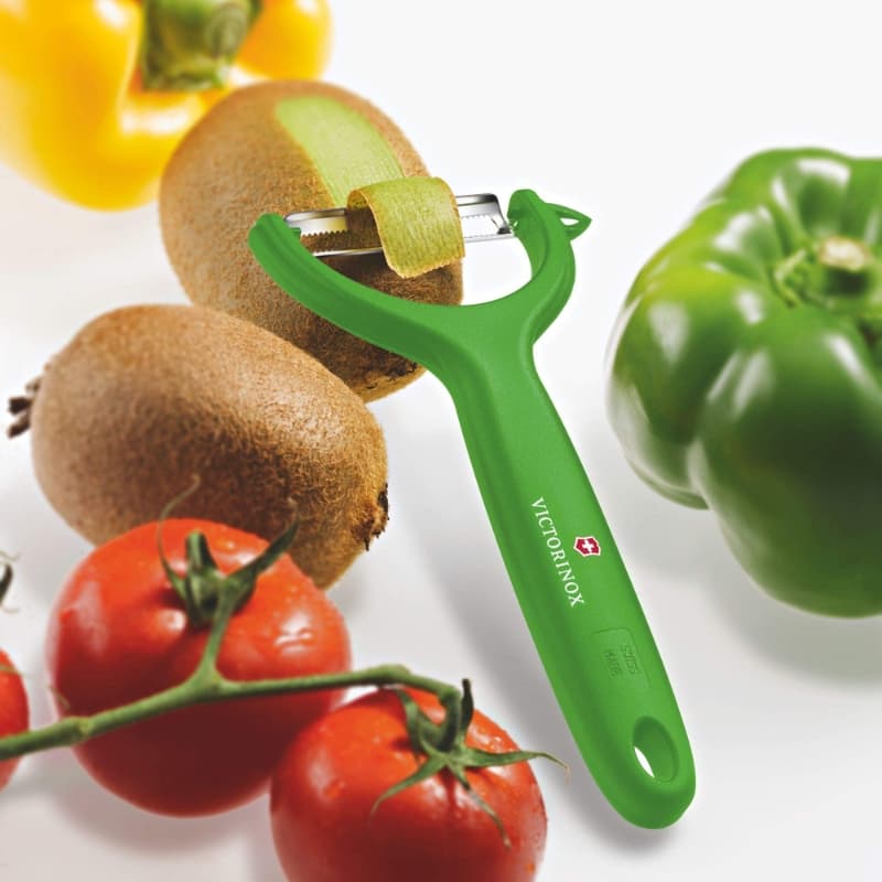 پوست گیر یا پوست کن ویکتورینوکس مدل victorinox 7.6079.4 سوئیس سبز — تصویر ۲