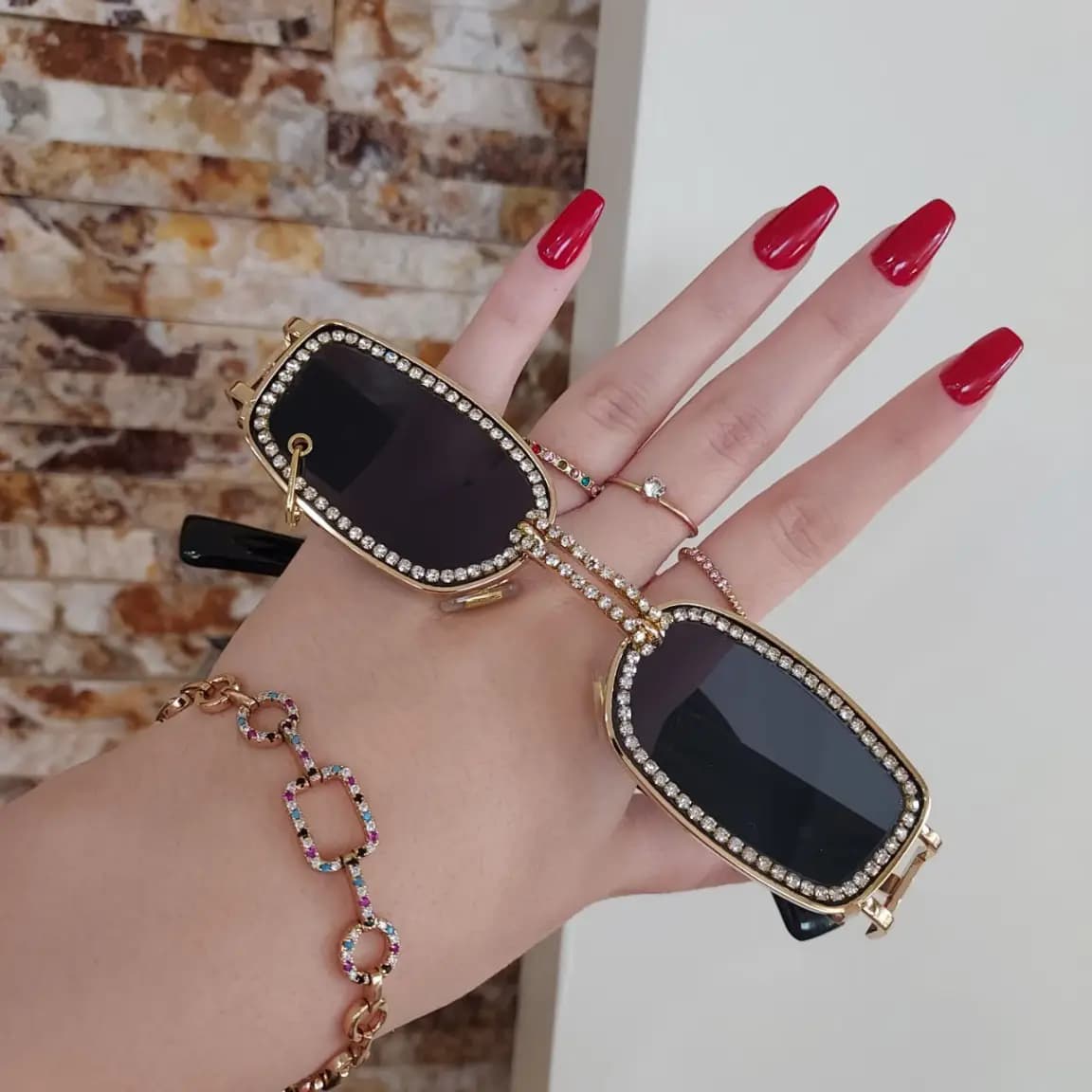 عینک دودی نگین دار زنانه — تصویر ۳