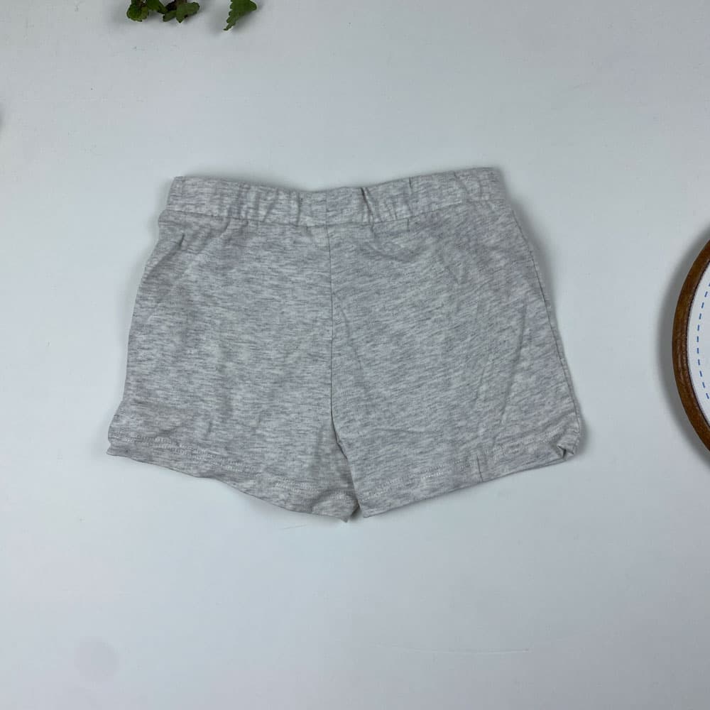 شلوارک طرح ساده کمرکش طوسی روشن رنگ – 12 تا 24 ماه — تصویر ۳