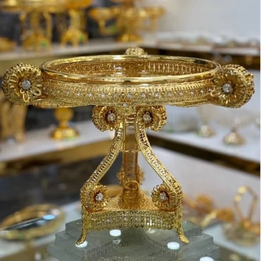 سرویس پذیرایی نگین دار پایه مثلثی طلایی اماراتی — تصویر ۴