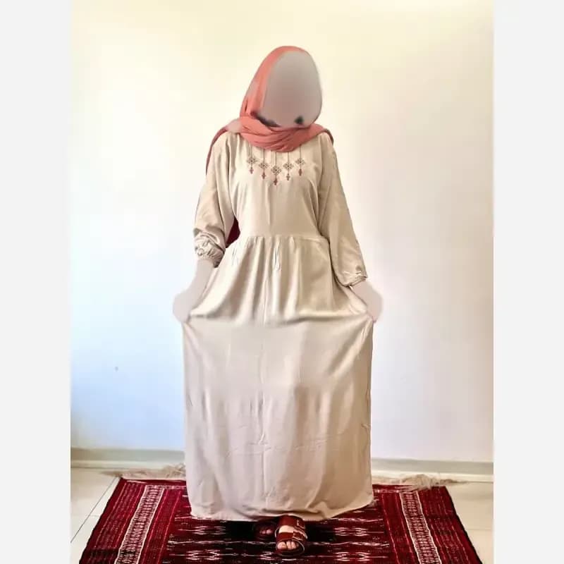 پیراهن ساحلی گلدوزی ماریا جنس نخ ململ فری سایز 38 تا 48 — تصویر ۵