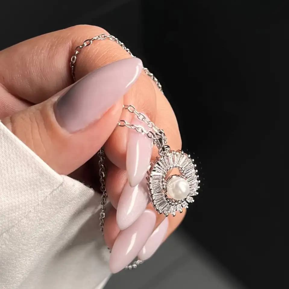 گردنبند و آویز زنانه جواهری طرح نگین تنیسی و تک مروارید زیبا ضد حساسیت رنگ کاملا ثابت کد atk — تصویر ۲